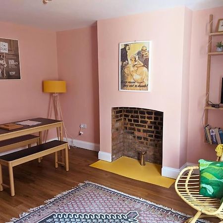 Stylish And Colourful Flat Minutes From The Beach Margate Ngoại thất bức ảnh
