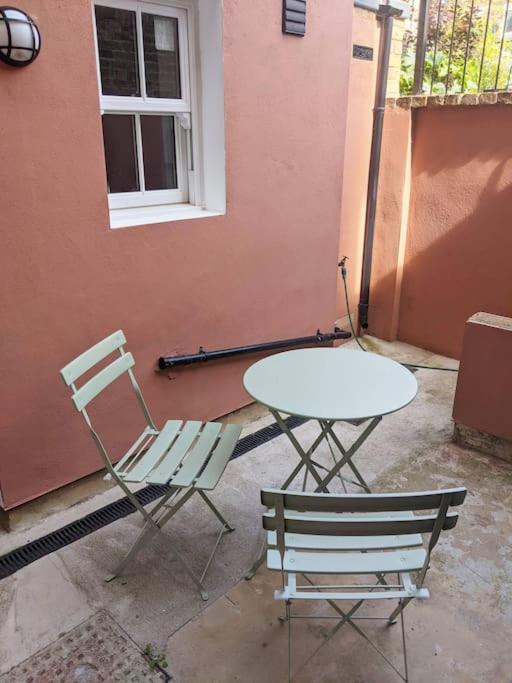 Stylish And Colourful Flat Minutes From The Beach Margate Ngoại thất bức ảnh