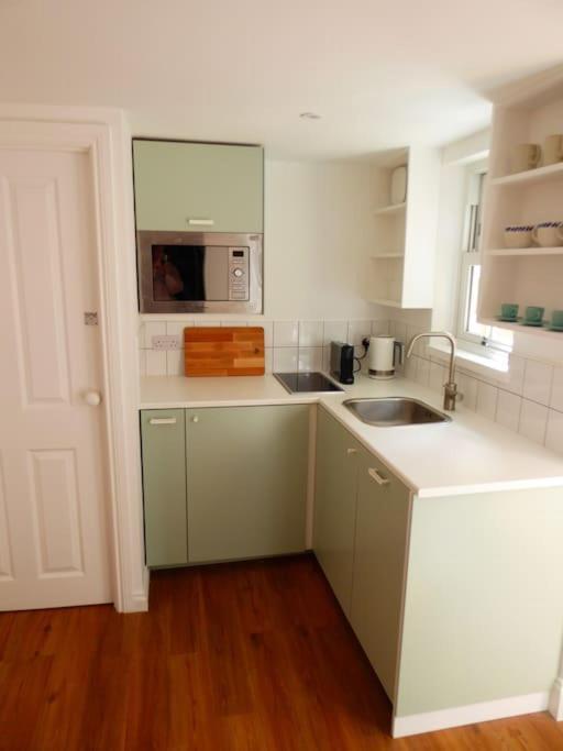 Stylish And Colourful Flat Minutes From The Beach Margate Ngoại thất bức ảnh