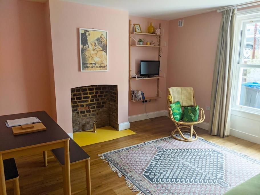 Stylish And Colourful Flat Minutes From The Beach Margate Ngoại thất bức ảnh