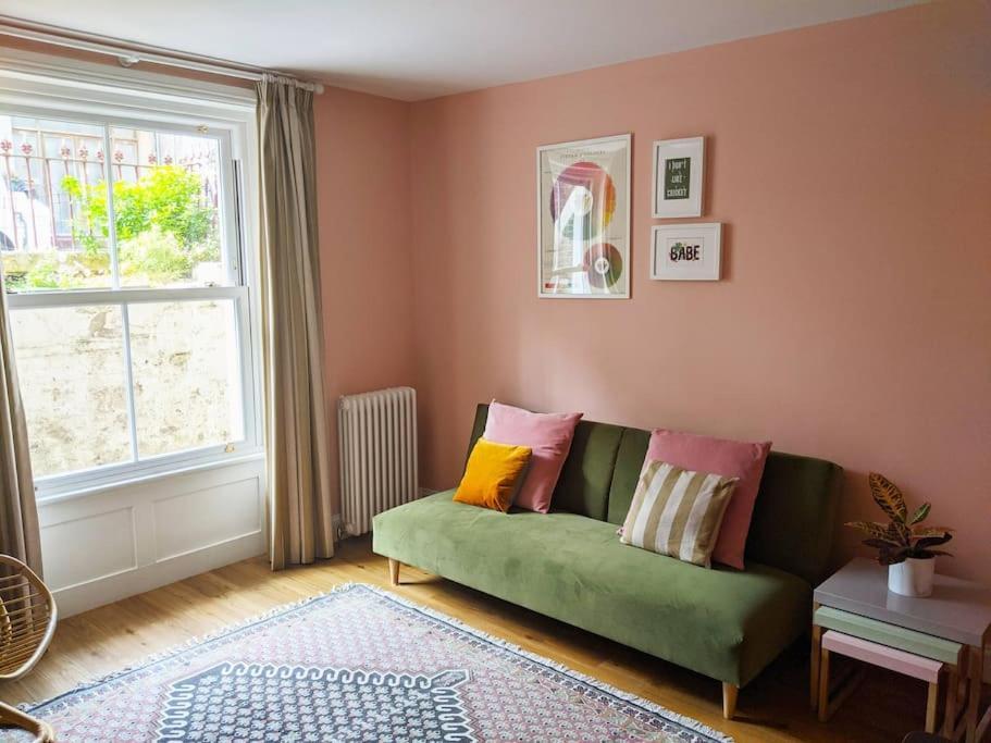 Stylish And Colourful Flat Minutes From The Beach Margate Ngoại thất bức ảnh