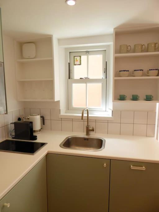 Stylish And Colourful Flat Minutes From The Beach Margate Ngoại thất bức ảnh